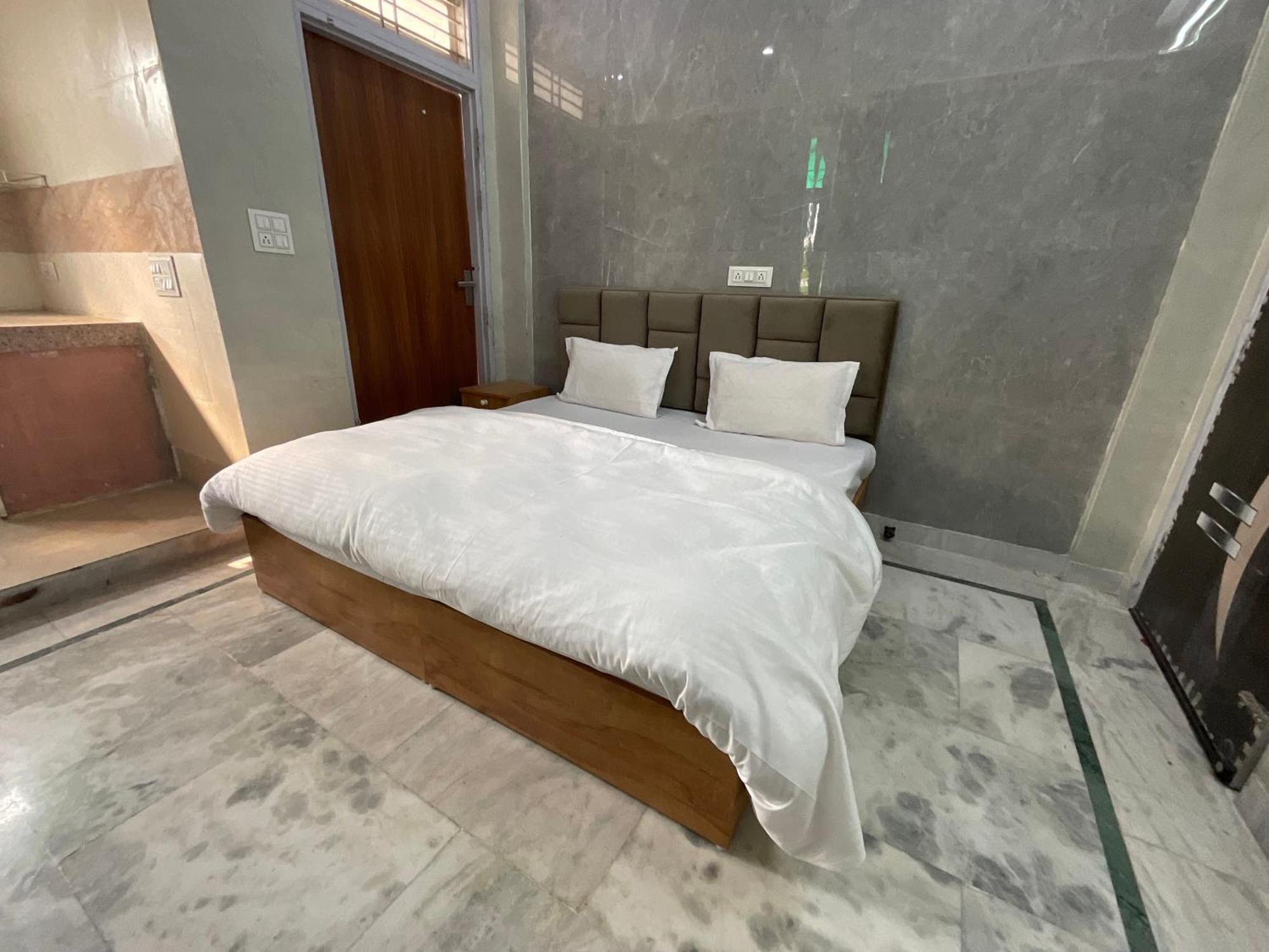 Guest house Amrut Living And Vrindavan