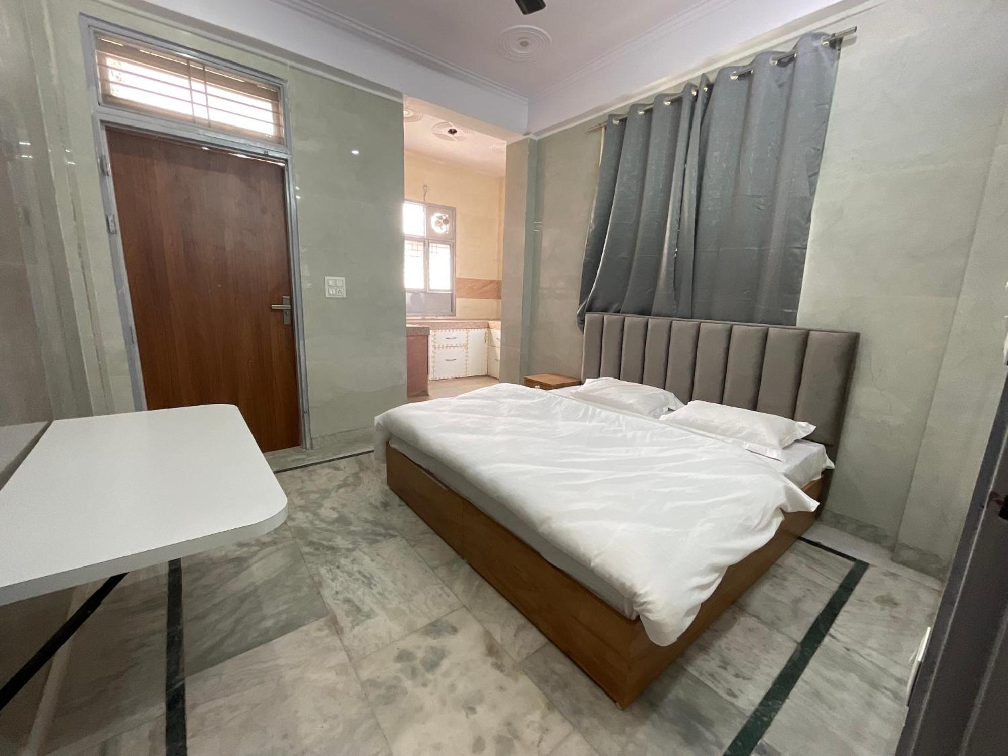 Amrut Living And Guest house