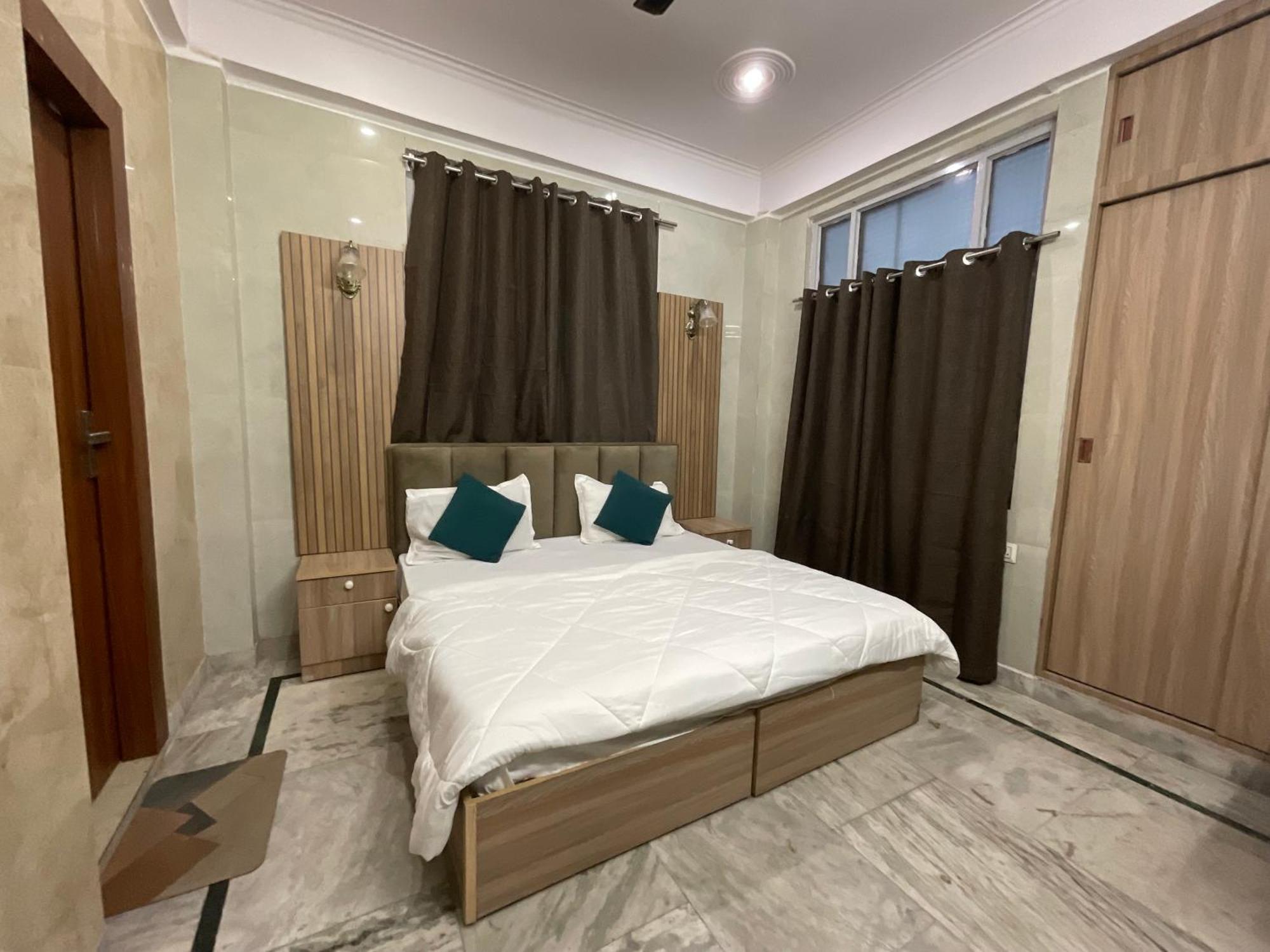 Amrut Living And * Vrindavan