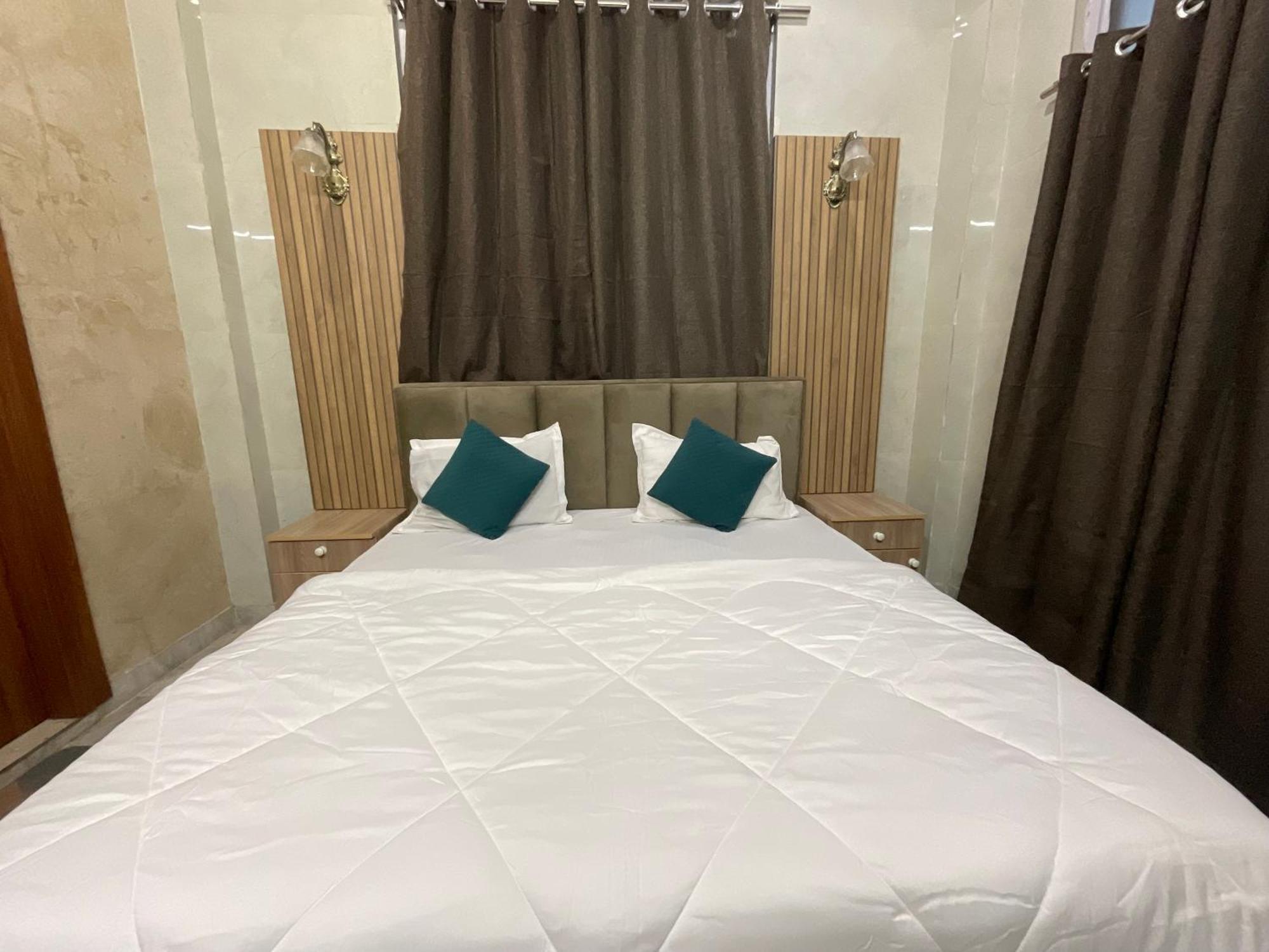 Amrut Living And Guest house *